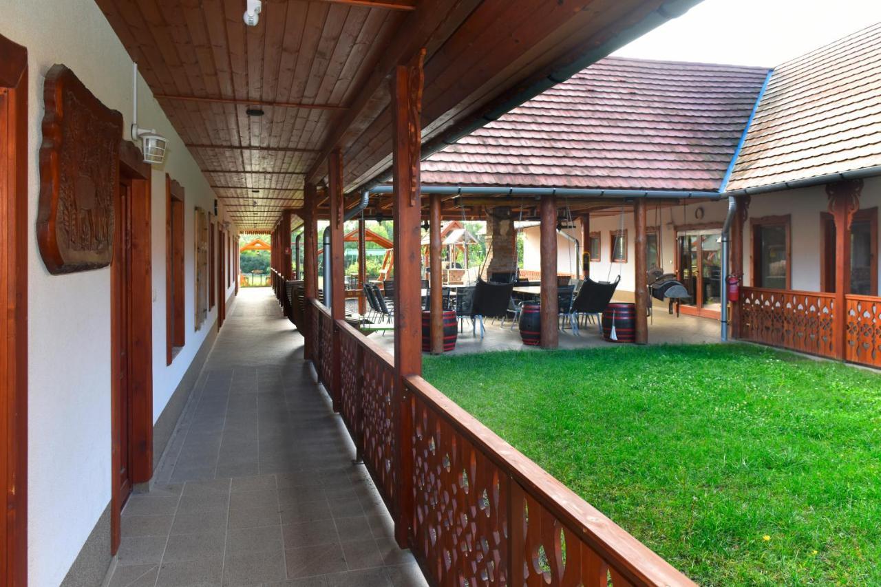 Nyakigláb Villa Szegi Exterior foto