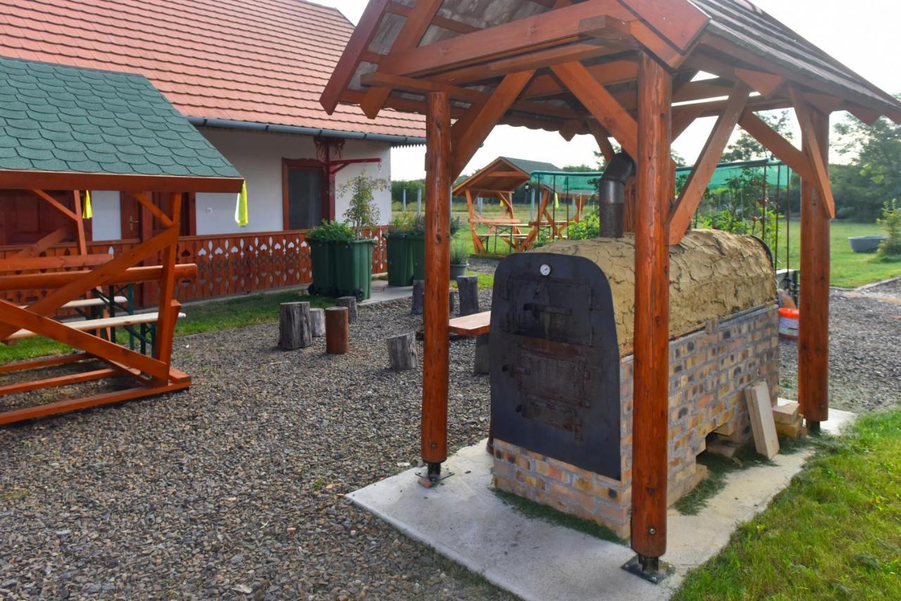 Nyakigláb Villa Szegi Exterior foto