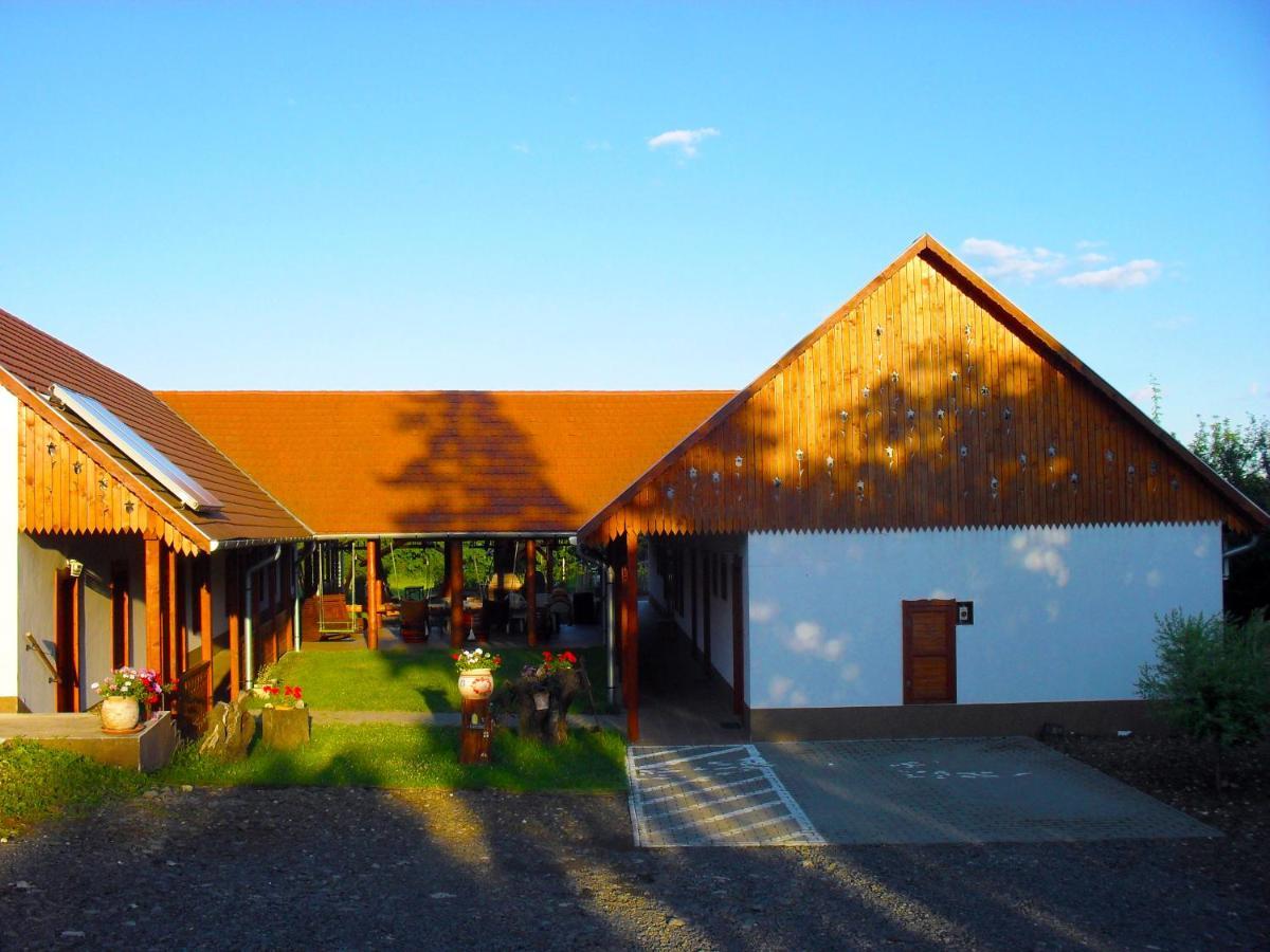 Nyakigláb Villa Szegi Exterior foto